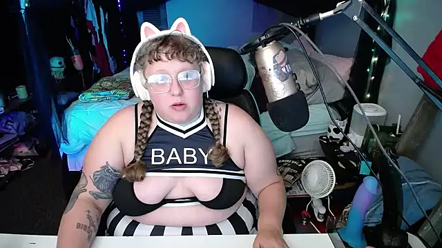 Snapshot of FatVeronica chatting on 01.19.25 FatVeronica online show from 01.19.25