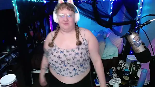 Snapshot of FatVeronica chatting on 02.06.25 FatVeronica online show from 02.06.25