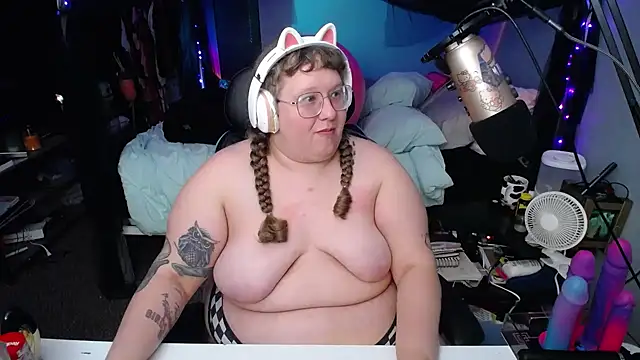 Snapshot of FatVeronica chatting on 03.03.25 FatVeronica online show from 03.03.25