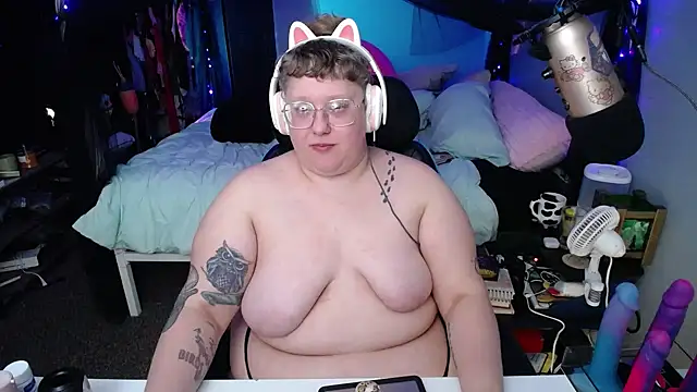 Snapshot of FatVeronica chatting on 03.11.25 FatVeronica online show from 03.11.25