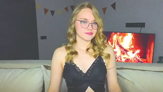 Snapshot of Aurora_Golden1 chatting on 12.07.24 Aurora Golden1 online show from 12.07.24