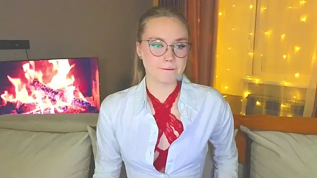 Snapshot of Aurora_Golden1 chatting on 12.14.24 Aurora Golden1 online show from 12.14.24