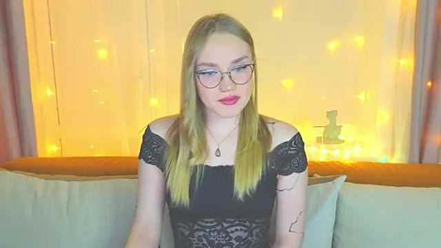 Snapshot of Aurora_Golden1 chatting on 01.31.25 Aurora Golden1 online show from 01.31.25