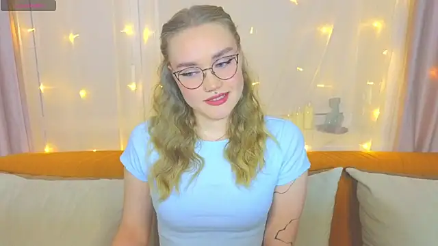 Snapshot of Aurora_Golden1 chatting on 02.25.25 Aurora Golden1 online show from 02.25.25