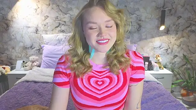 Snapshot of Aurora_Golden1 chatting on 11.20.25 Aurora Golden1 online show from 11.20.25