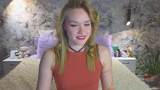 Snapshot of Aurora_Golden1 chatting on 11.28.25 Aurora Golden1 online show from 11.28.25