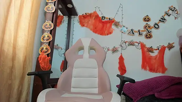 Snapshot of jessica_hot_28 chatting on 10.30.25 jessica hot 28 online show from 10.30.25