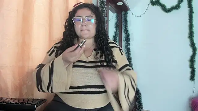 Snapshot of jessica_hot_28 chatting on 12.20.25 jessica hot 28 online show from 12.20.25