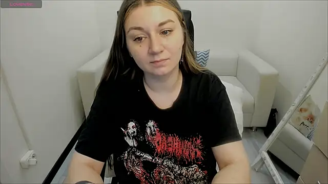 Snapshot of AlisaBacker chatting on 01.28.25 AlisaBacker online show from 01.28.25