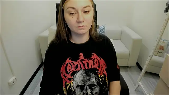 Snapshot of AlisaBacker chatting on 03.20.25 AlisaBacker online show from 03.20.25