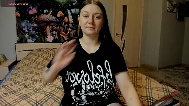 Snapshot of AlisaBacker chatting on 10.05.25 AlisaBacker online show from 10.05.25