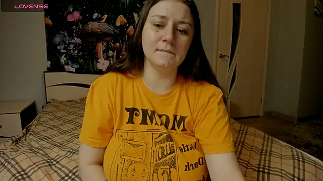 Snapshot of AlisaBacker chatting on 12.13.25 AlisaBacker online show from 12.13.25