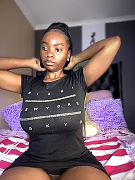 Snapshot of Candy-Heart chatting on 11.13.25 Candy-Heart online show from 11.13.25