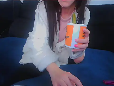 Snapshot of Daneris chatting on 02.07.25 Daneris online show from 02.07.25