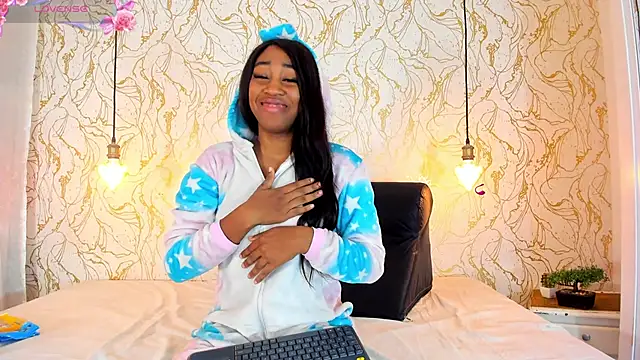 NATALIE PARKERR online show from 10.08.25