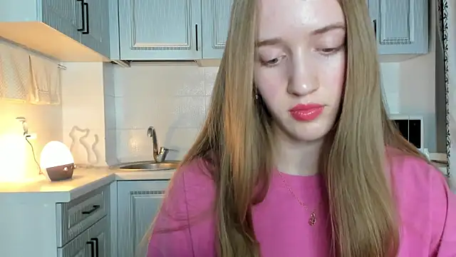 Snapshot of leslie_my_lovee chatting on 10.13.25 leslie my lovee online show from 10.13.25