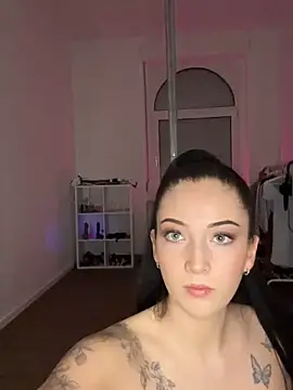 Snapshot of Sugarlina chatting on 02.15.25 Sugarlina online show from 02.15.25