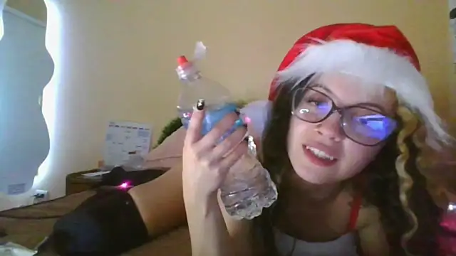 Snapshot of frikigyal chatting on 12.24.24 frikigyal online show from 12.24.24