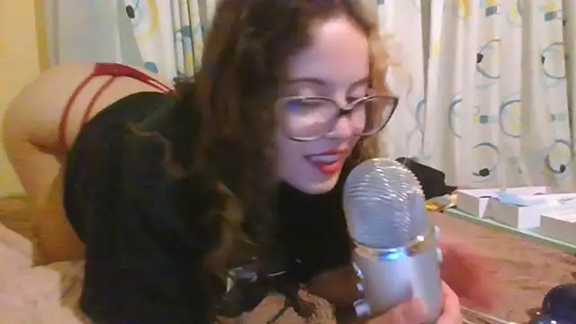 Snapshot of frikigyal chatting on 02.16.25 frikigyal online show from 02.16.25