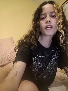 Snapshot of frikigyal chatting on 03.23.25 frikigyal online show from 03.23.25