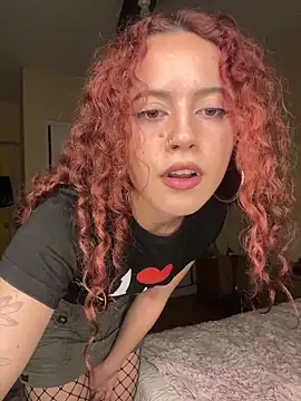 Snapshot of frikigyal chatting on 12.14.25 frikigyal online show from 12.14.25