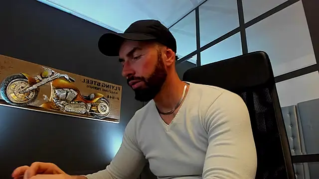 Snapshot of AronGrant chatting on 05.18.26 AronGrant online show from 05.18.26