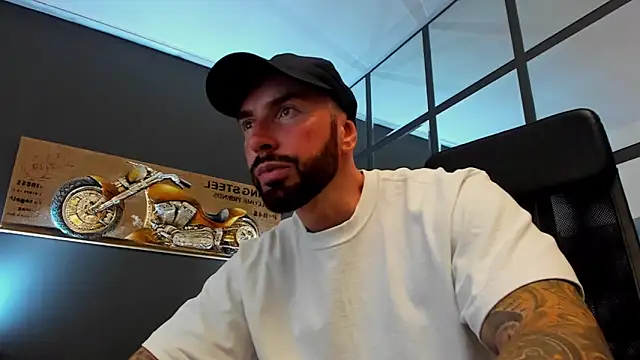 Snapshot of AronGrant chatting on 06.18.26 AronGrant online show from 06.18.26