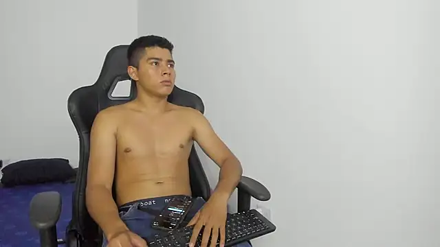 Snapshot of cutes_baby chatting on 10.27.25 cutes baby online show from 10.27.25