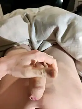 Snapshot of Anonym_Teen chatting on 04.08.26 Anonym Teen online show from 04.08.26