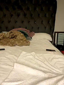 Snapshot of MILL204 chatting on 10.26.25 MILL204 online show from 10.26.25