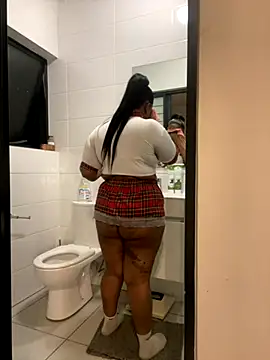 Snapshot of MILL204 chatting on 10.26.25 MILL204 online show from 10.26.25