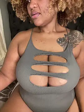 Snapshot of MILL204 chatting on 12.01.25 MILL204 online show from 12.01.25