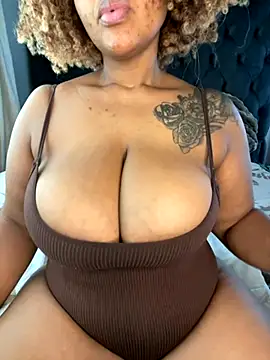 Snapshot of MILL204 chatting on 12.04.25 MILL204 online show from 12.04.25