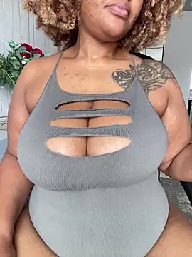 Snapshot of MILL204 chatting on 12.15.25 MILL204 online show from 12.15.25