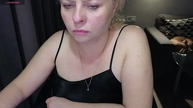 Snapshot of Gray_swann chatting on 02.20.25 Gray swann online show from 02.20.25