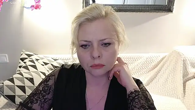 Snapshot of Gray_swann chatting on 03.07.25 Gray swann online show from 03.07.25