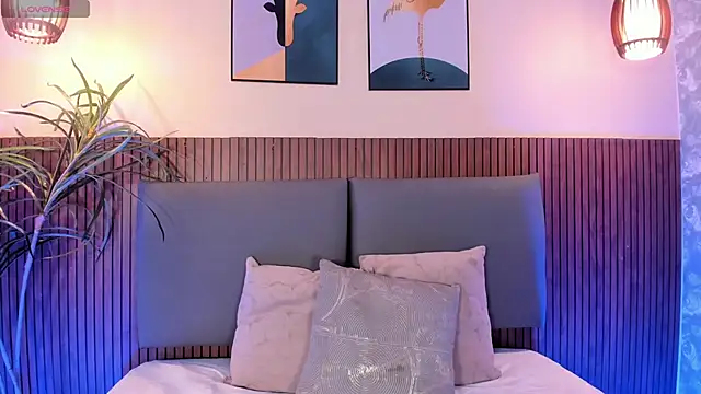 Snapshot of NicolleeEvanss chatting on 09.19.25 NicolleeEvanss online show from 09.19.25