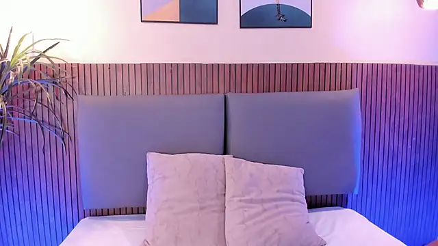 Snapshot of NicolleeEvanss chatting on 11.20.25 NicolleeEvanss online show from 11.20.25