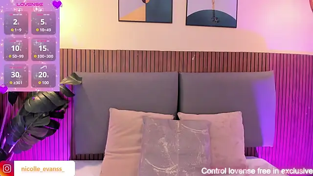 NicolleeEvanss online show from 04.28.26