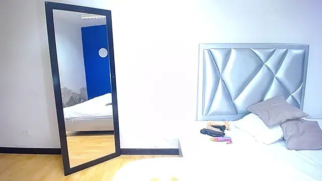 exotic karmella online show from 02.15.25