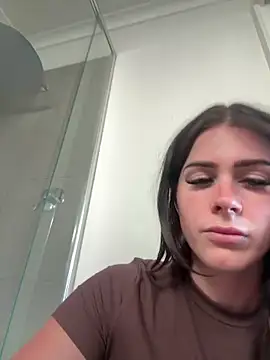 Snapshot of aus_queen chatting on 02.04.26 aus queen online show from 02.04.26