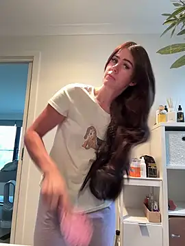 Snapshot of aus_queen chatting on 02.06.26 aus queen online show from 02.06.26