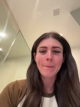 Snapshot of aus_queen chatting on 02.21.26 aus queen online show from 02.21.26