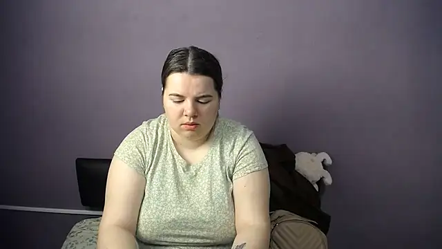 Snapshot of so_shy chatting on 06.12.26 so shy online show from 06.12.26