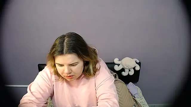 Snapshot of so_shy chatting on 06.16.26 so shy online show from 06.16.26