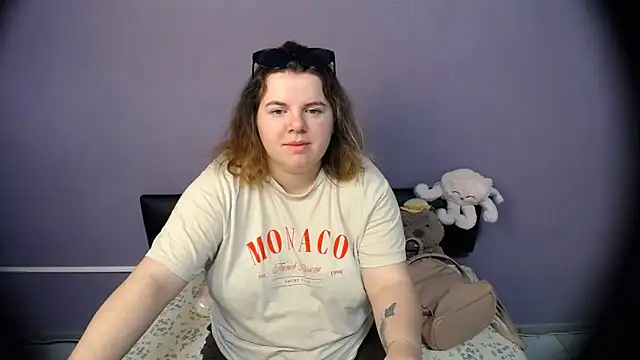 Snapshot of so_shy chatting on 06.22.26 so shy online show from 06.22.26