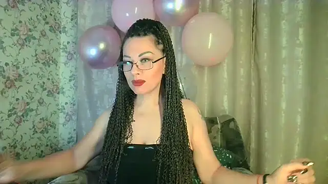 Snapshot of AngellaFly chatting on 11.10.25 AngellaFly online show from 11.10.25