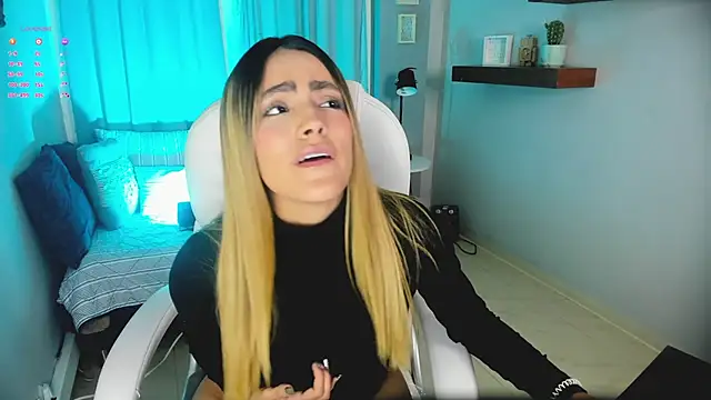 Snapshot of harper_woods_ chatting on 12.03.24 harper woods online show from 12.03.24