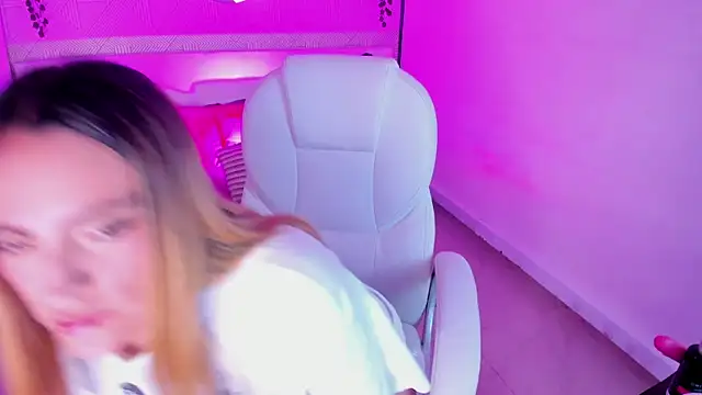 Snapshot of harper_woods_ chatting on 12.09.24 harper woods online show from 12.09.24