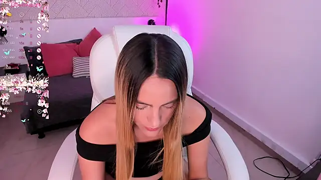 Snapshot of harper_woods_ chatting on 12.13.24 harper woods online show from 12.13.24